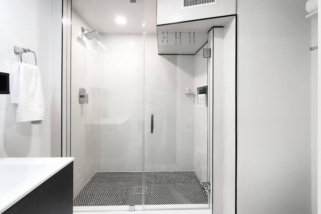 Renovated Guest Suite Near The Lake & High Park In Toronto! Buitenkant foto
