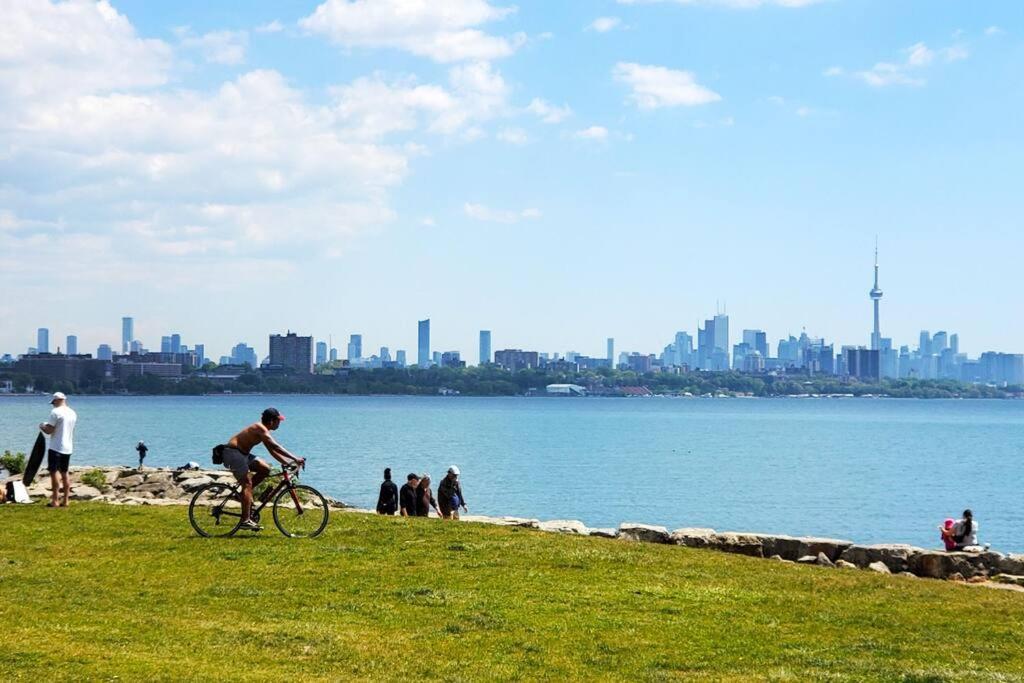Renovated Guest Suite Near The Lake & High Park In Toronto! Buitenkant foto